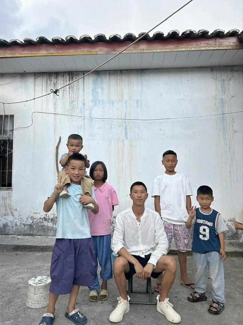 四川凉山，姐姐姐夫相继离世，两个姑姑不仅将他们的房子给卖了，而且拿走了卖房的钱。