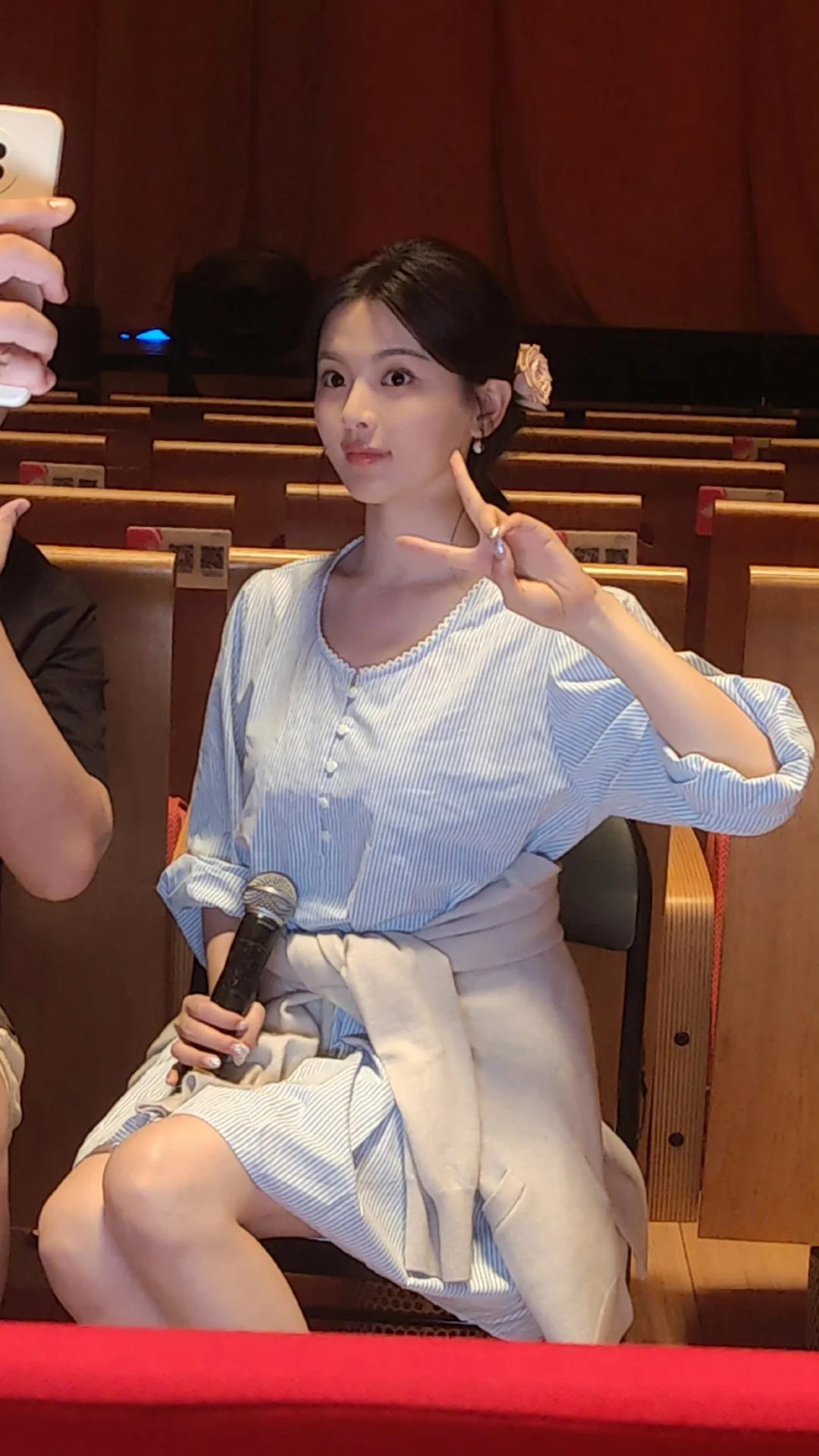 她好可爱呀｜杨超越话剧昆山站第二场美图存