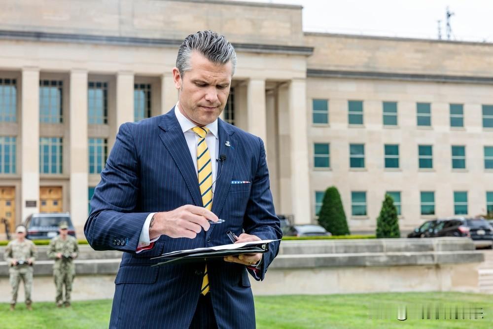 快报！快报

美国国防部长宣布

11月4日，美国国防部长赫格塞思下了道狠命令：