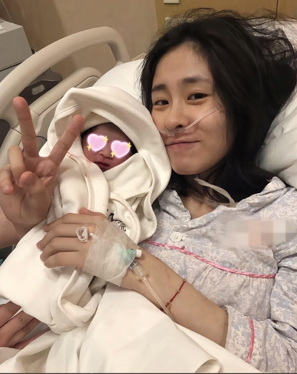 👧 基本背景
 
女儿小名Judy（华迎辰），2019年出生，早产7周、仅3斤