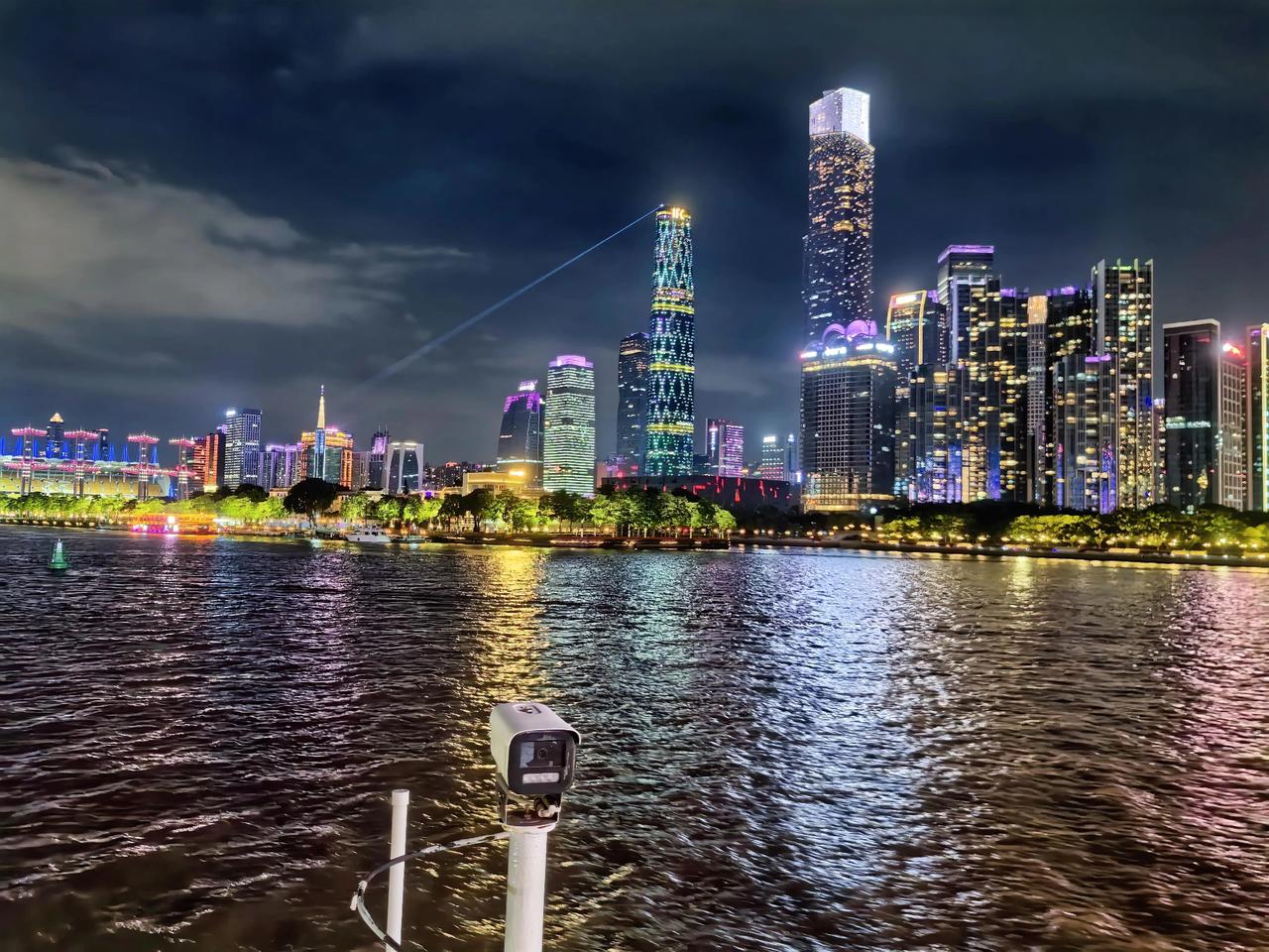 台风“桦加沙”过后，上海滩依旧璀璨夺目，魅力无限！全球第一夜景，果然名不虚传！