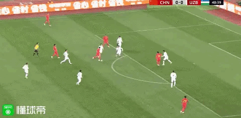 国足居然进球了！韦世豪的灵光一现！在全场被围殴的情况下国足竟然1比0领先乌兹别克