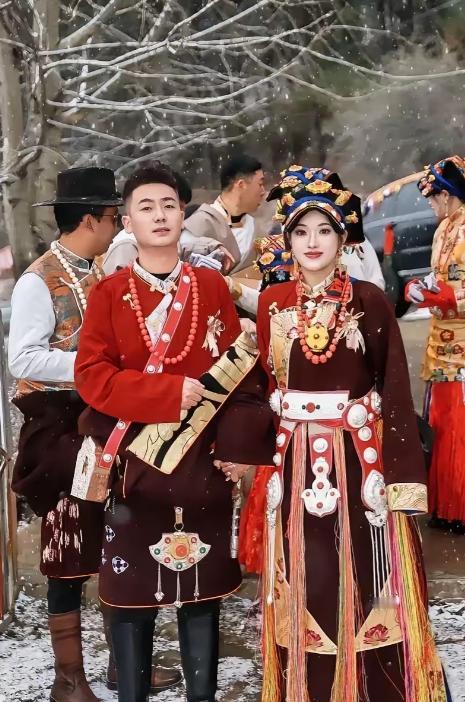 大家可别被川藏线的浪漫滤镜骗了，真谈起汉藏通婚，现实可比想象残酷得多。

藏族人