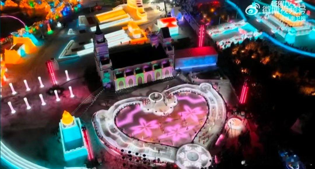 谢娜李维嘉再同台长春冰雪之夜直播长春冰雪之夜 当熟悉的音乐响起， 在《长春冰雪之