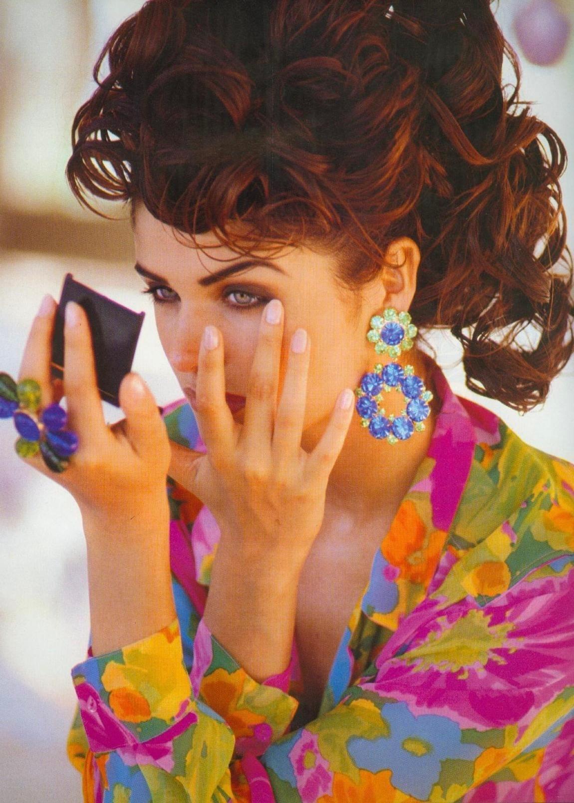 这是 1992 年时尚杂志上的海伦娜・克里斯坦森，气质真的太绝了，高级又有魔力。