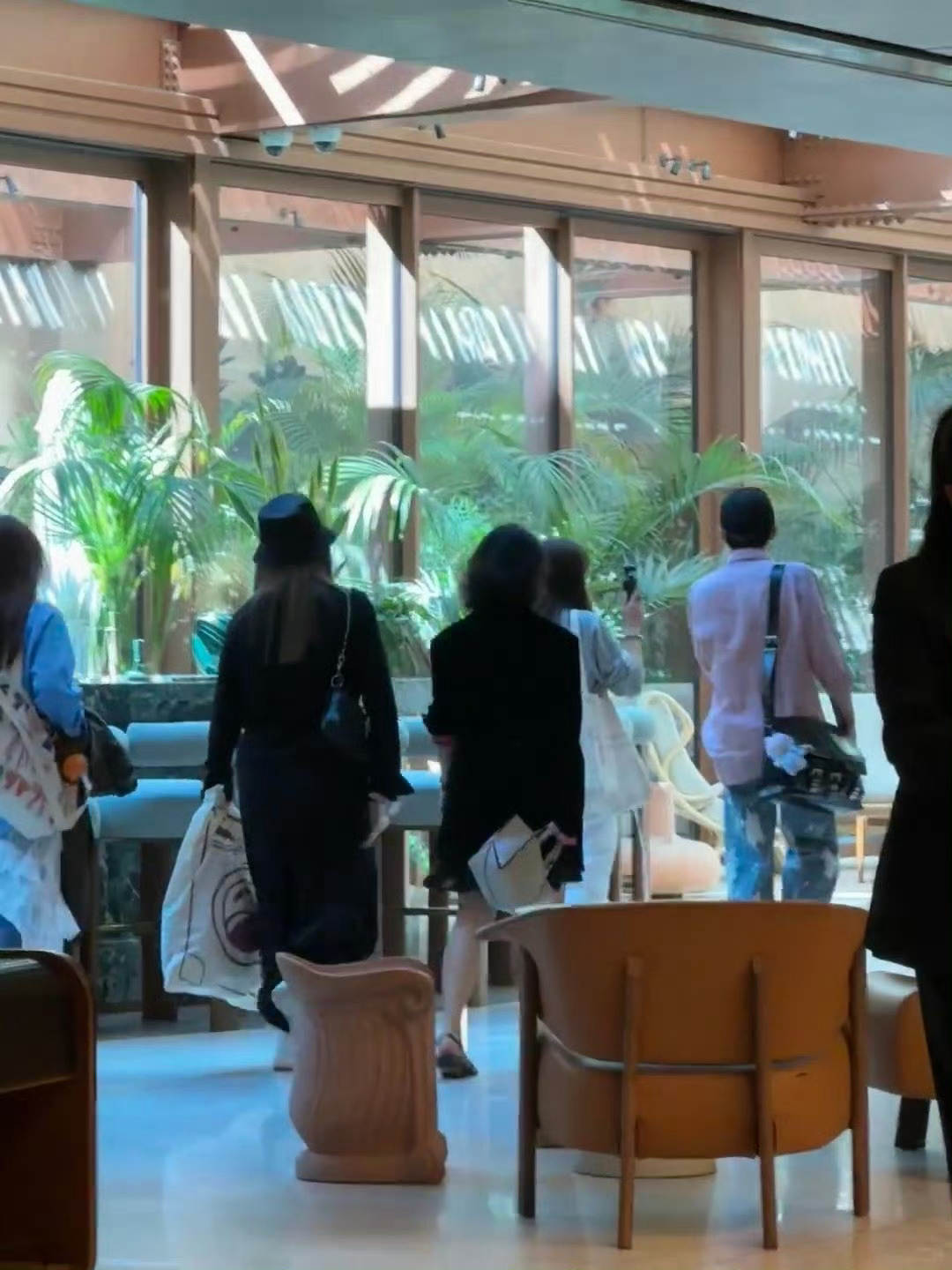 网友佛罗伦萨偶遇檀健次 我就这样羡慕 ​​​