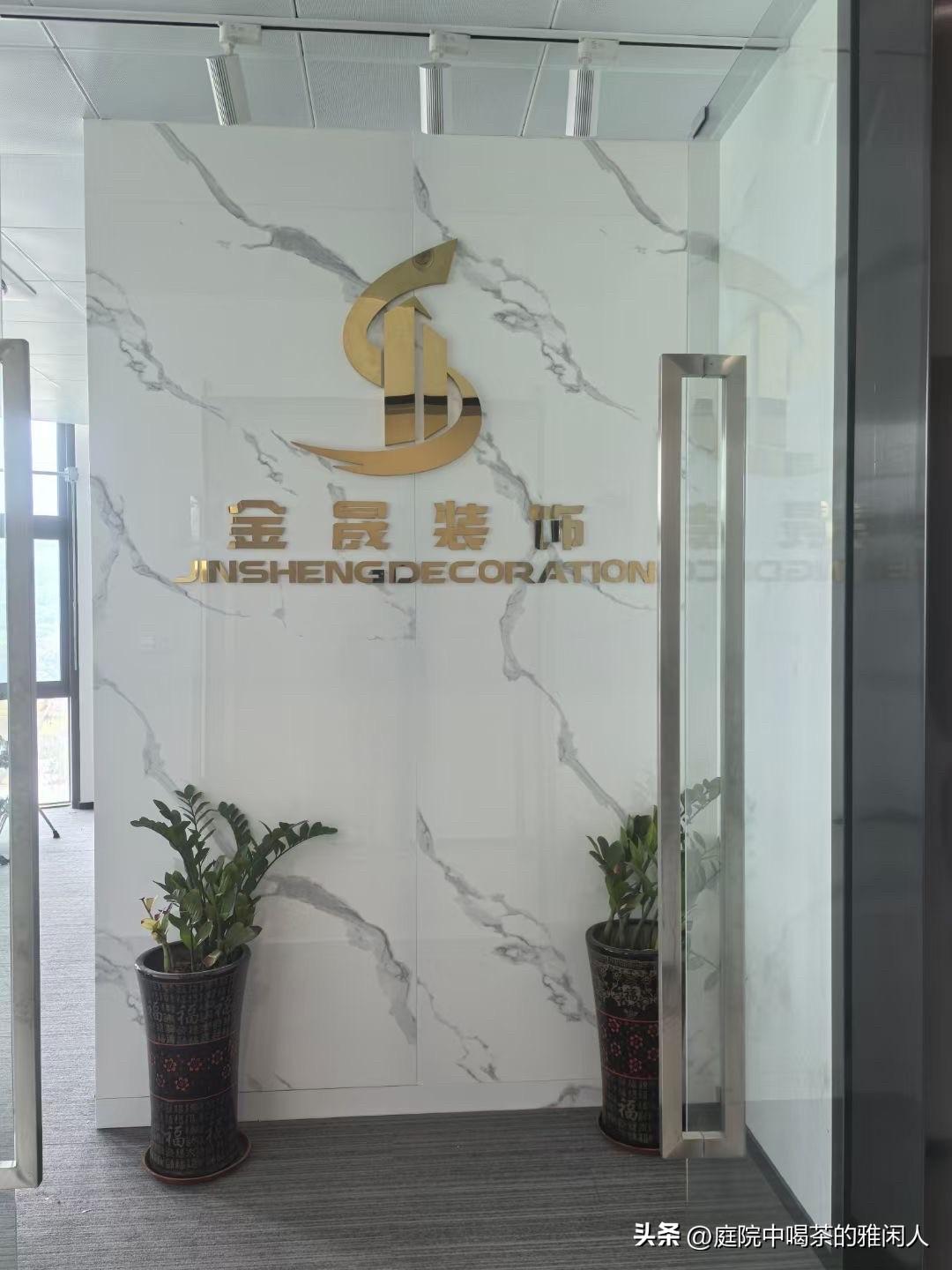 我在一家小公司当文员，说出来可能没人信，全公司就我一个人，没有同事，主打一个自由