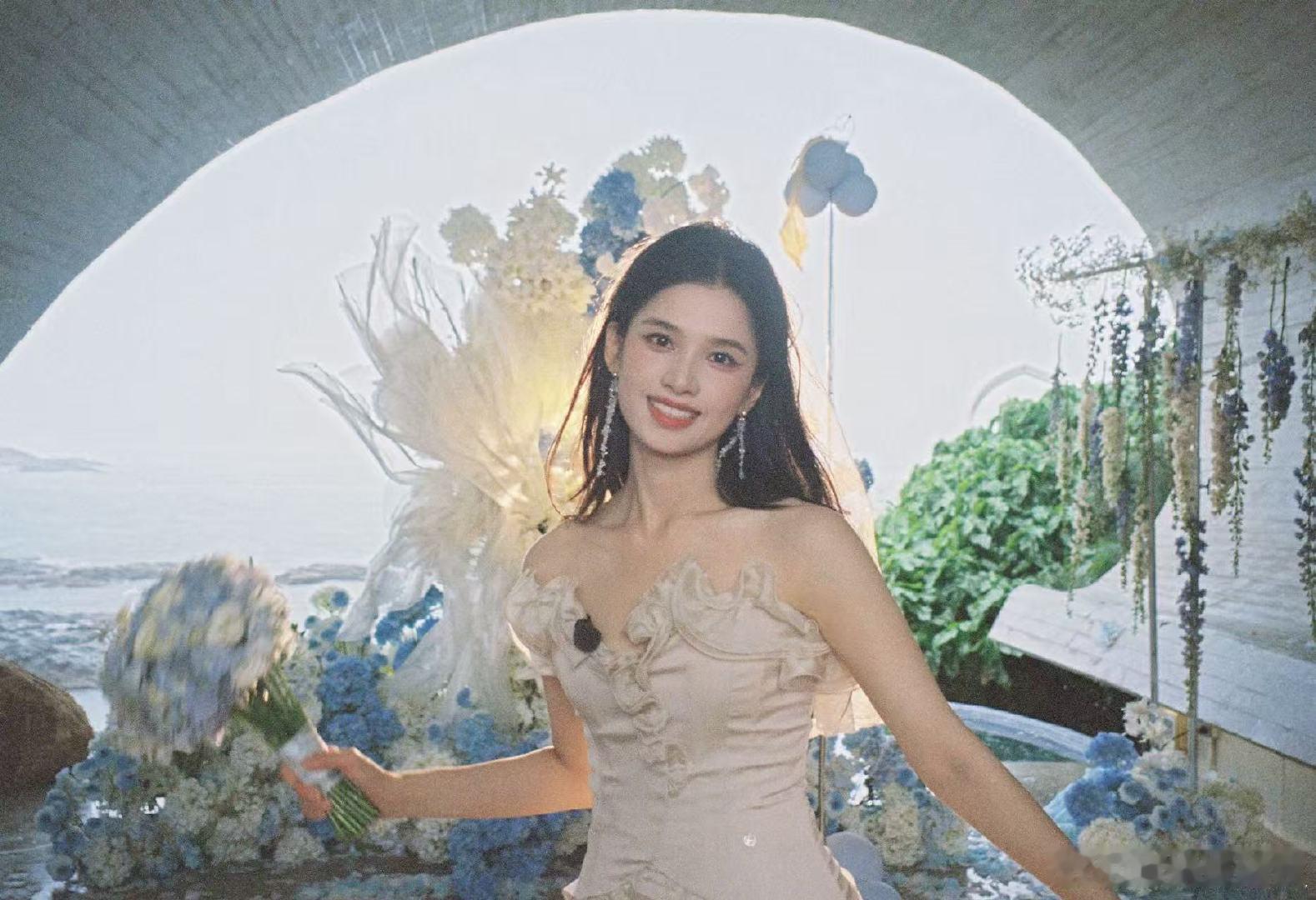 张婧仪晒野狗骨头婚纱照张婧仪晒苗靖婚纱照张婧仪晒苗靖婚纱照