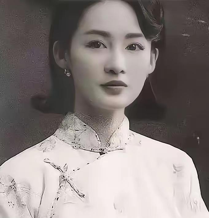 1918年，一女子结婚6年不能生育，被丈夫赶出家门。之后，她被一名年轻军官看上。