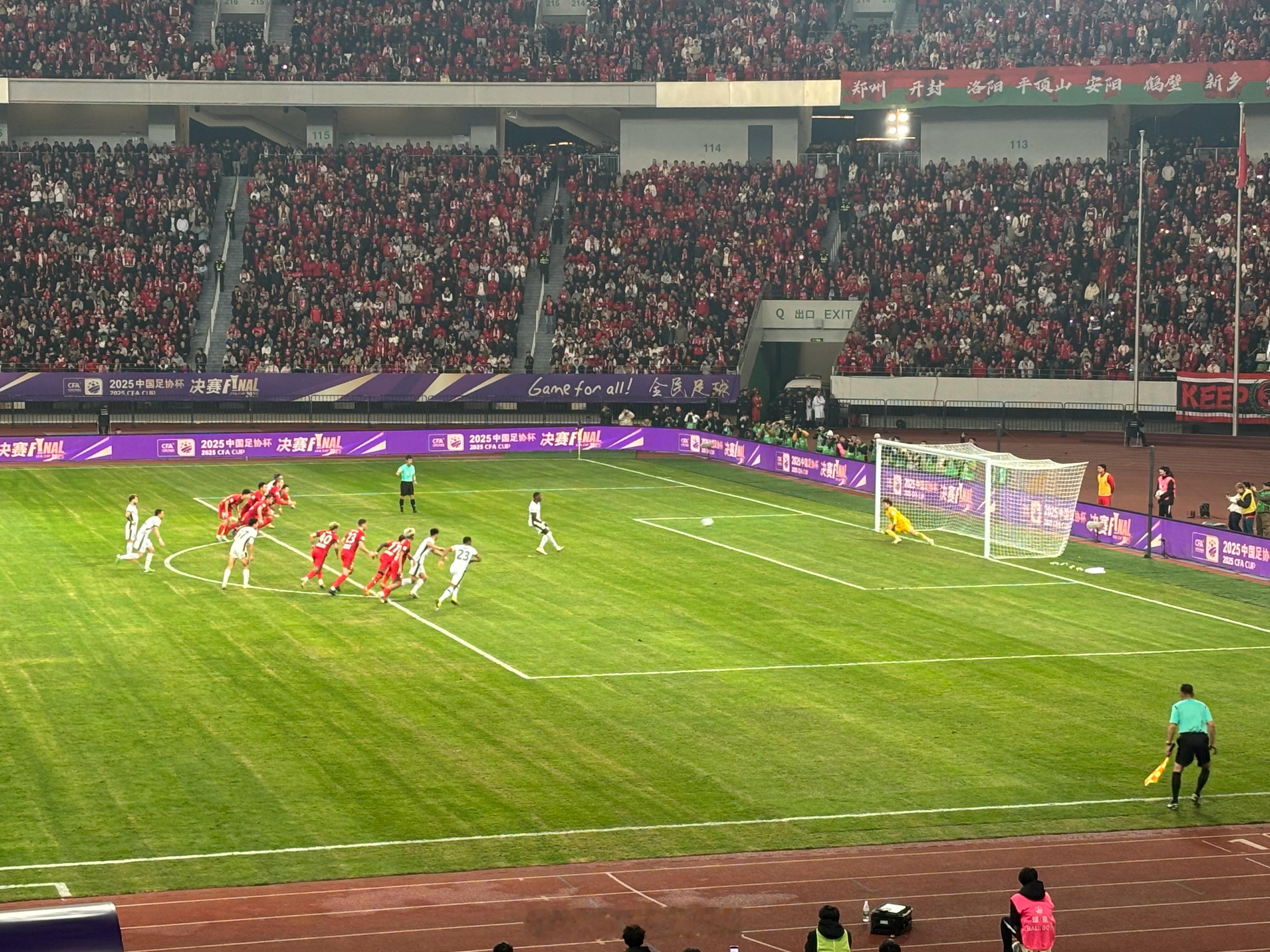 var介入，高亨进亲自看完var后给了国安一个点球。法比奥点球梅开二度，国安2-