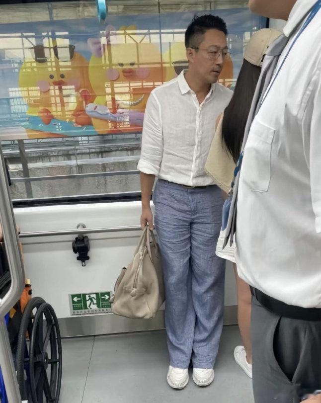 #汪小菲怒斥偷拍网友# 其实汪小菲说得有道理。公众人物也是人，他们也有自己的私人