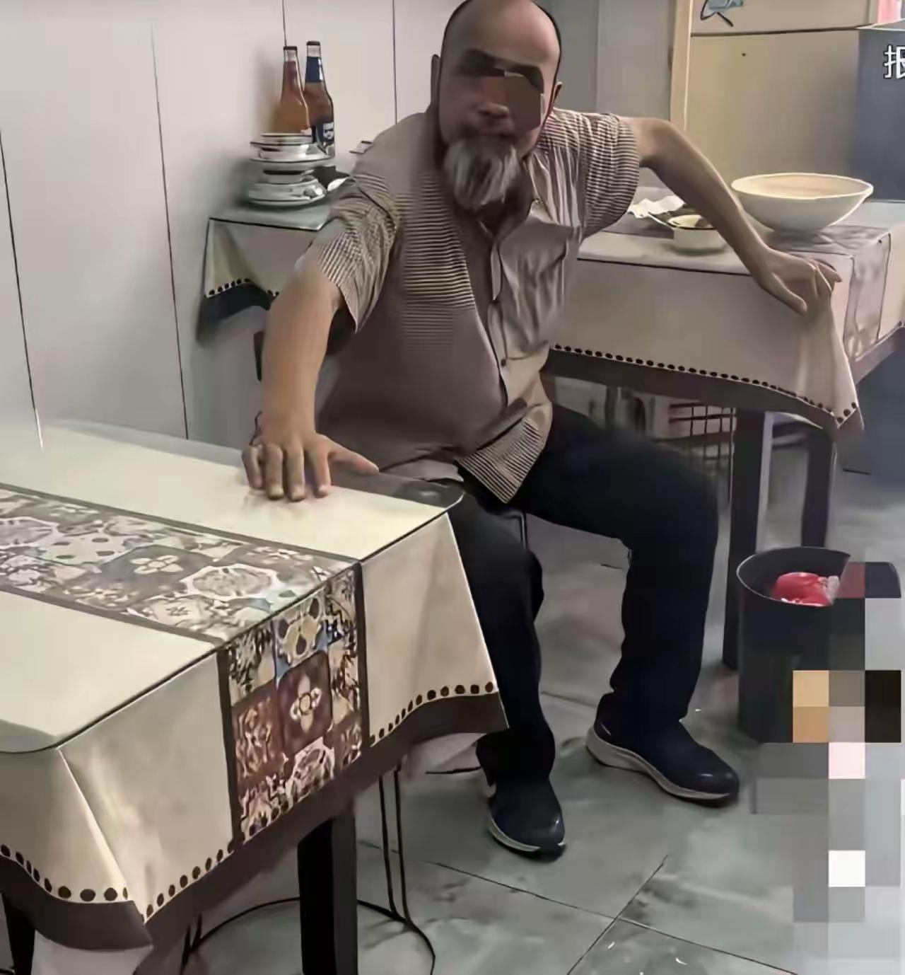 拿倚老卖老吃霸王餐的人，真的一点约束办法都没有吗？江苏一位小店老板直接被一位大爷