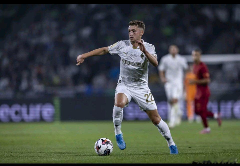 1月2日讯 德甲门兴格拉德巴赫俱乐部官方宣布，丹麦中场球员奥斯卡·弗劳洛正式转会