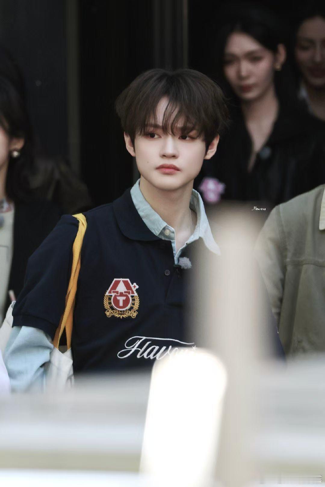 钟辰乐超燃青春的合唱 清爽少年感直击人心！钟辰乐现身节目媒体探班，状态在线元气十