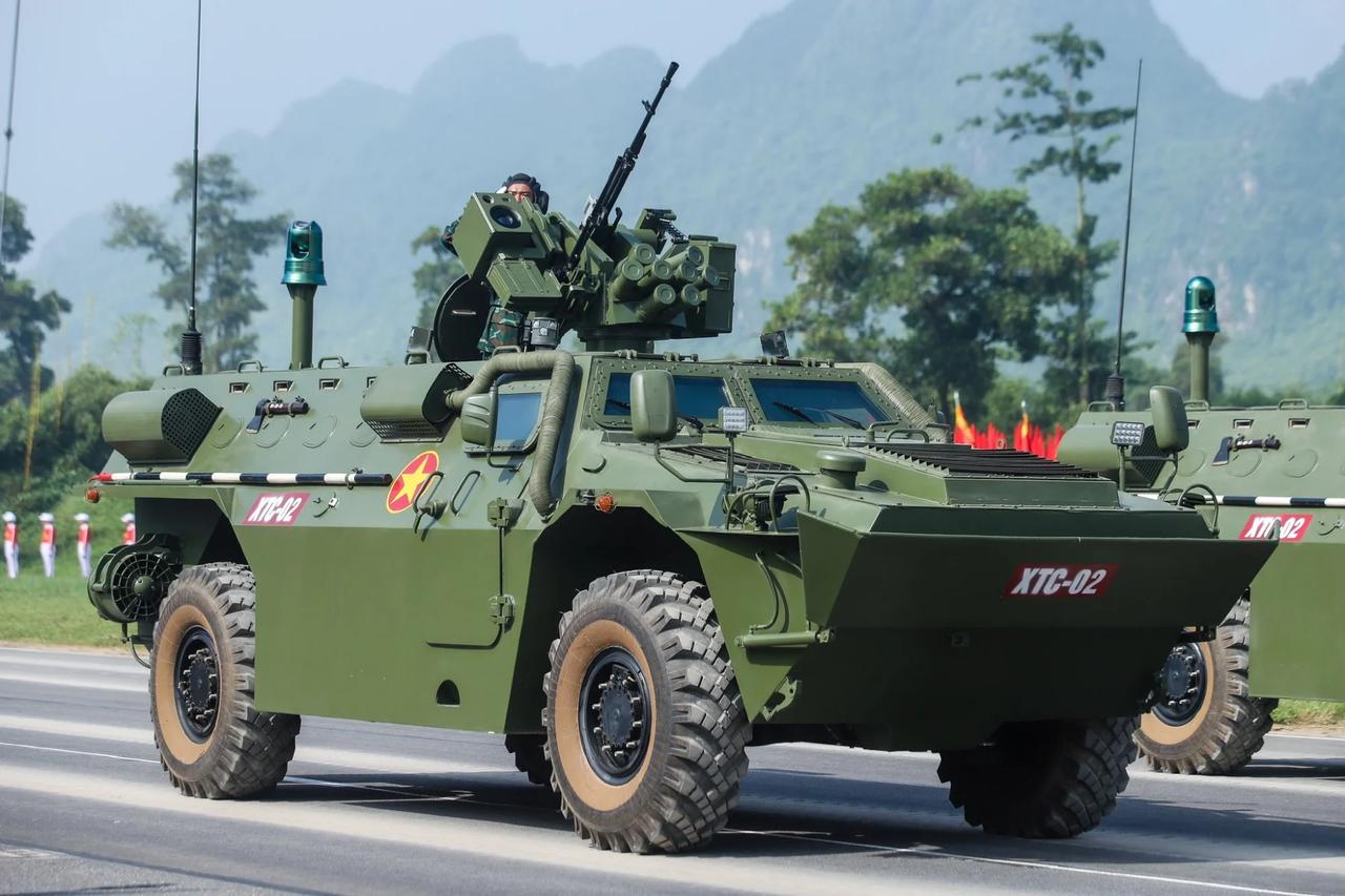 参与阅兵展示的越南新型国产xtc02装甲车
