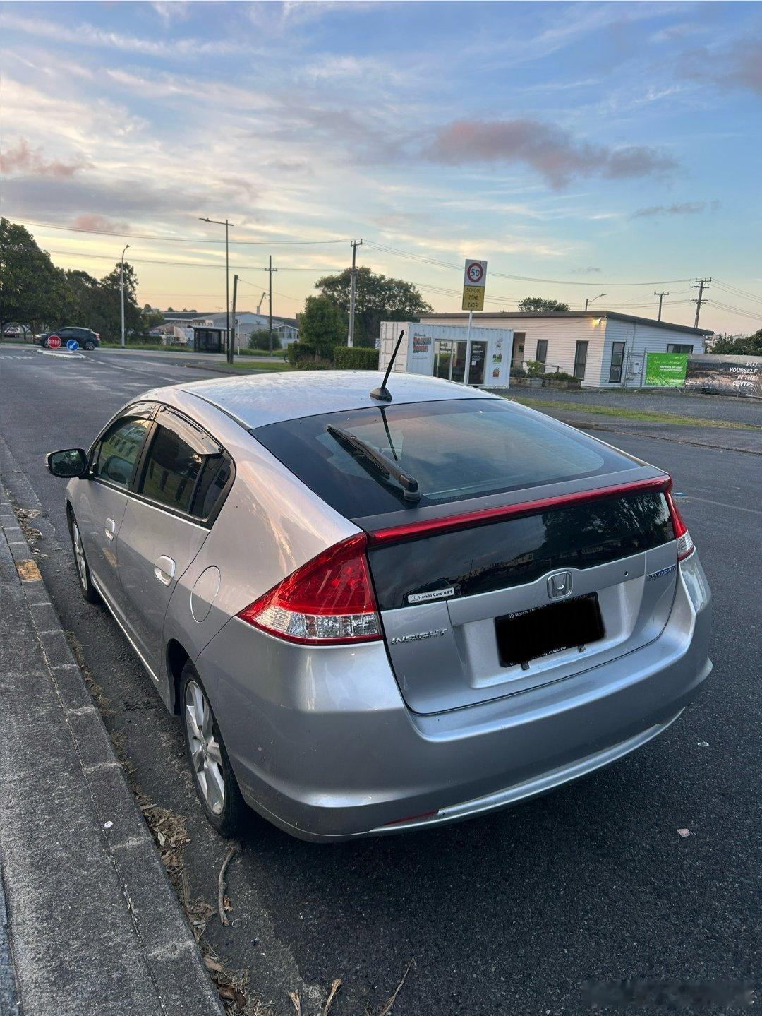 昨天验了一辆 Honda Insight ZE。这玩意说白了就是一辆拍扁了的混动