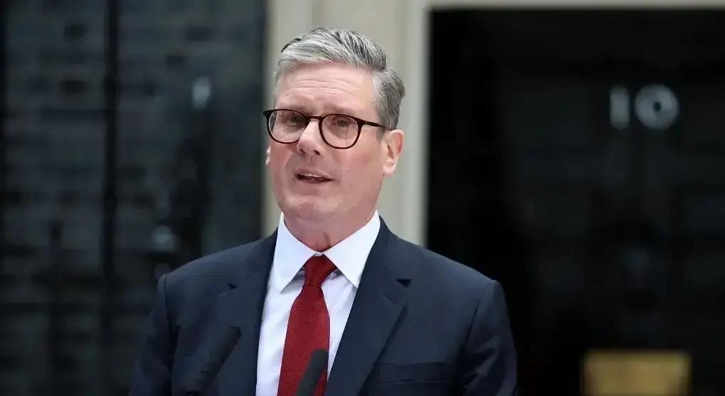 说实话，看到“狼狈为奸”这四个字从官方嘴里说出来，心里挺不是滋味的。这已经不是普