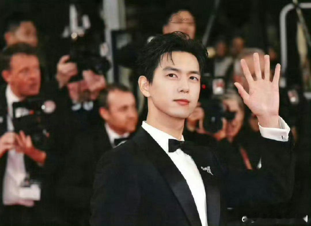 李现的财神效应还在扩散 让我们一起接住这波新年祝福，祝我们大家新的一年都能财源滚