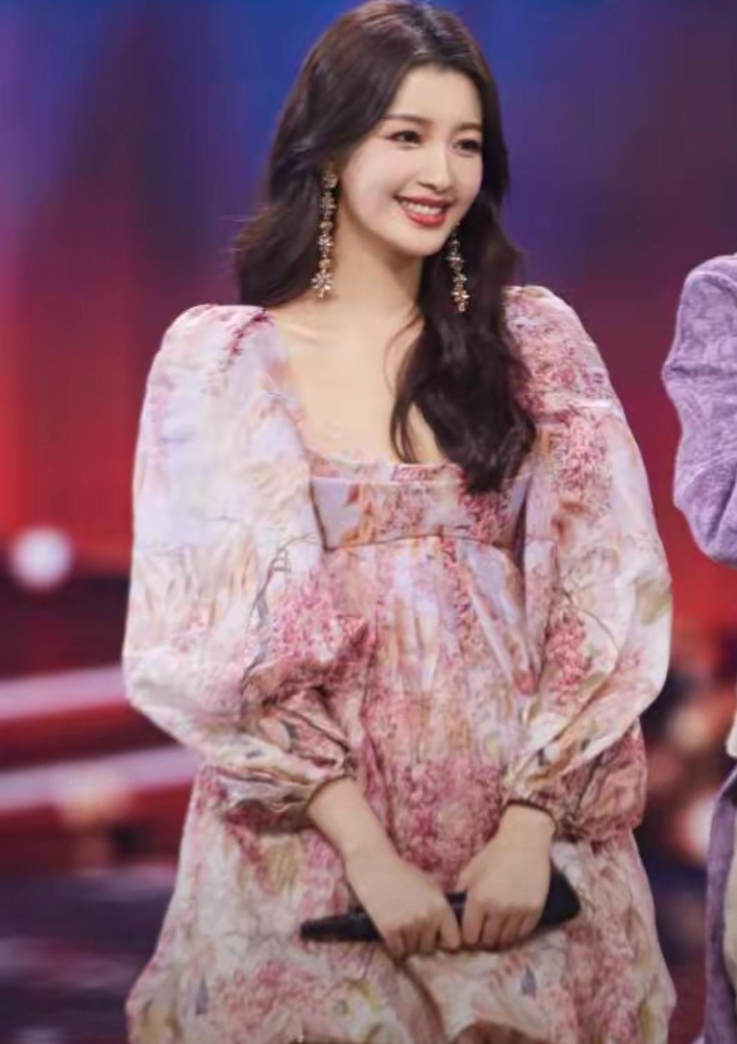 离婚3年后，董子健再次官宣喜讯，却意外暴露了孙怡的尴尬处境
娱乐 明星