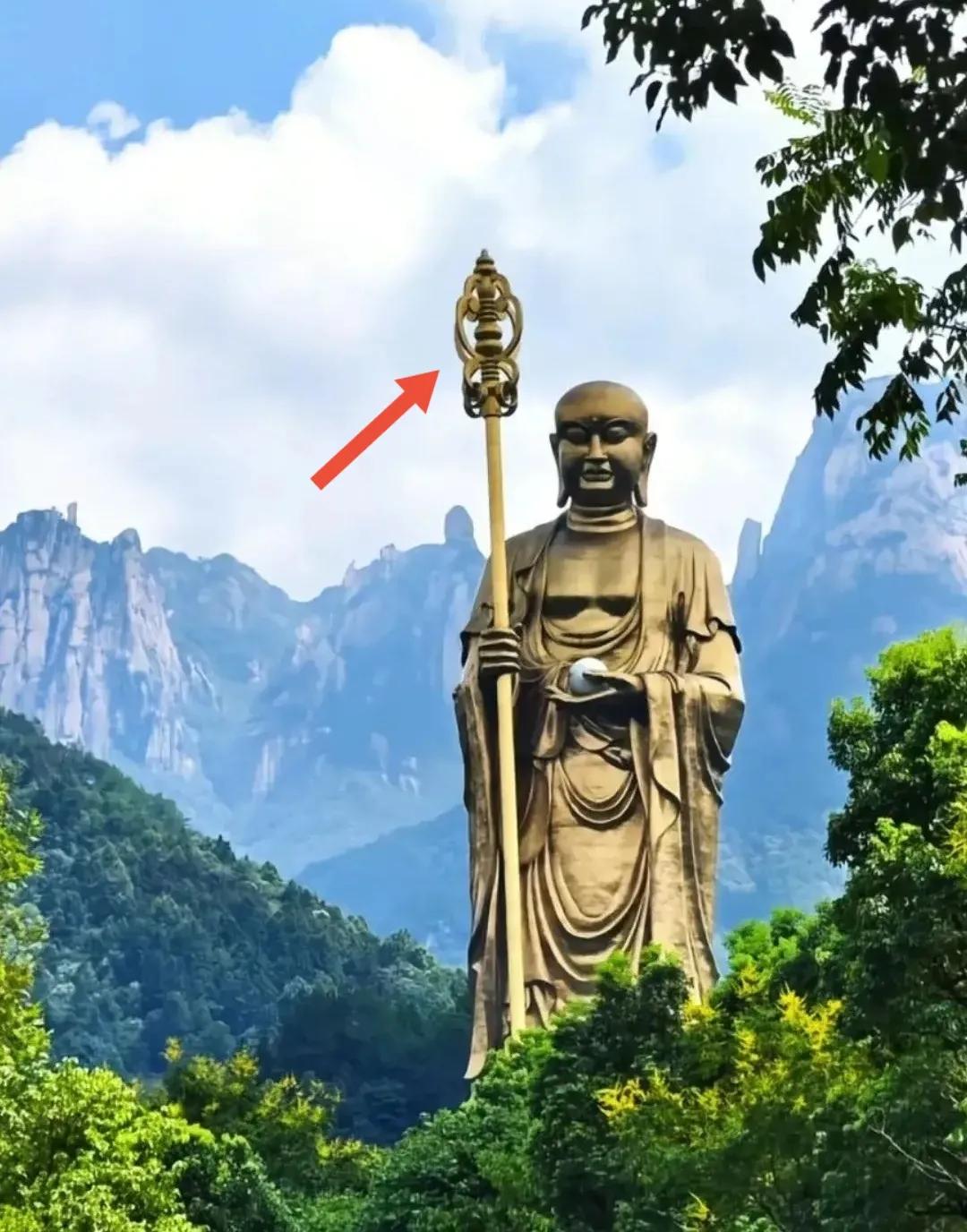 地藏王菩萨的九环锡杖与神仙草。