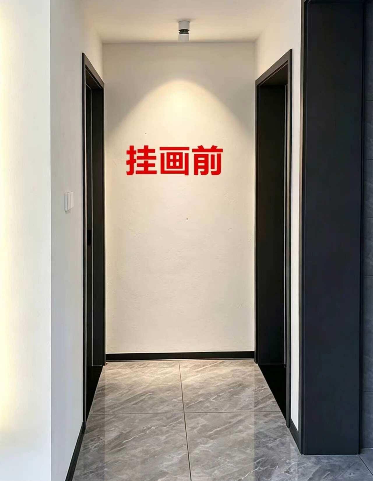 素墙是赶路的寻常，草木是归家的温柔。
不必喧嚣，一束绿意，治愈所有奔波。
沙发后