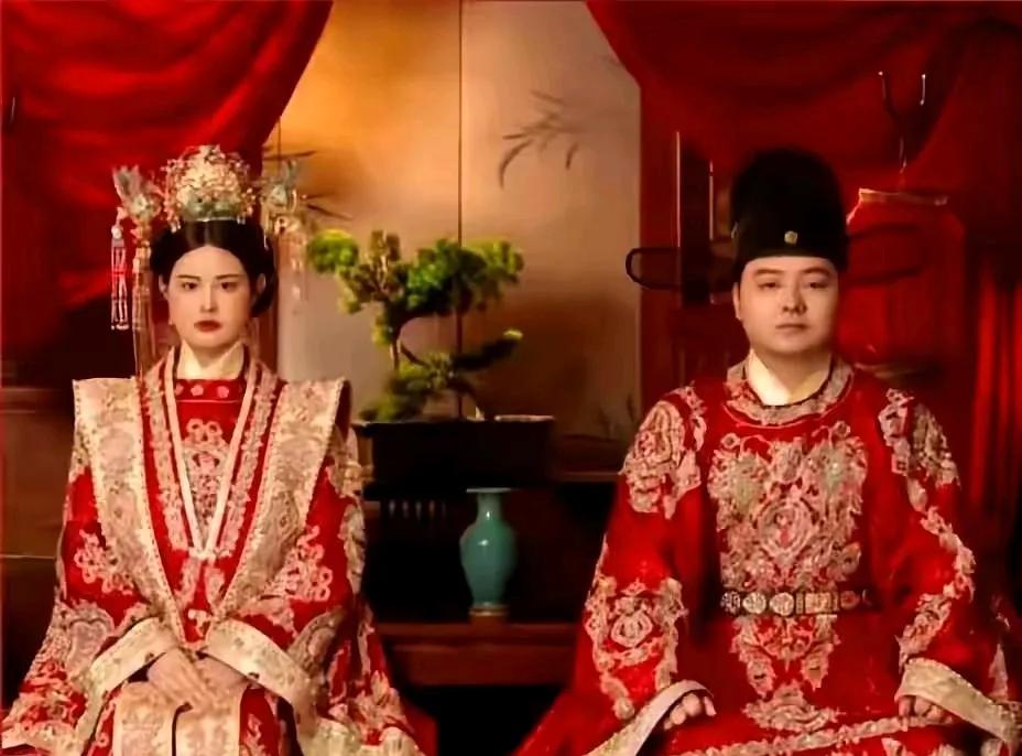 鲁山女教师跳楼一事，据说一楼业主要求赔偿？那么法律会怎么判？谁赔？

情感上其实