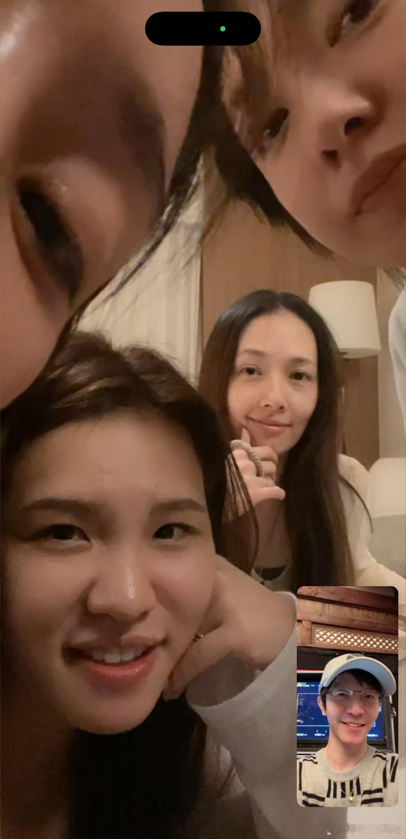 杨幂郭采洁郭碧婷谢依霖同框 真·时代姐妹花，永远不分家啊[苦涩][苦涩]不敢想象