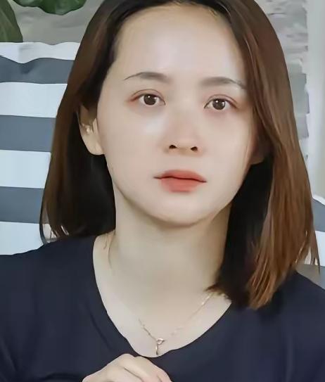 邓莎说自己是丧偶式婚姻，我去查了她老公路行，难怪能忍九年不离婚——人家是创联教育