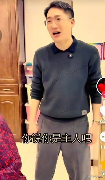 婆媳闹矛盾，丈夫从屋里出来问媳妇：“你们又咋了？”媳妇说：“你说你妈连个孩子都带
