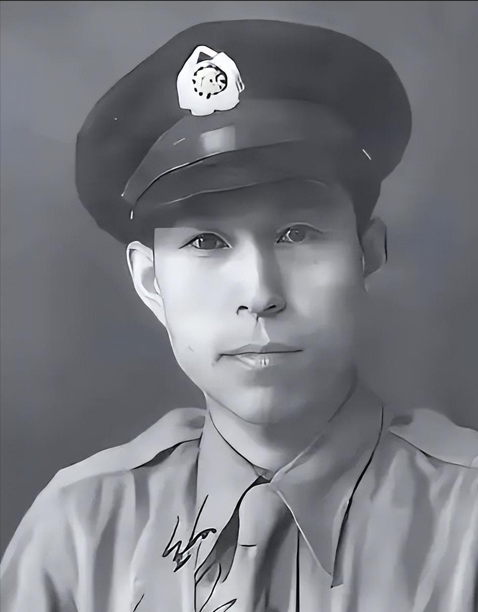 1944年，飞行员王光复在成功炸毁日军军列后，正准备返航，途中路过日军机场时，意