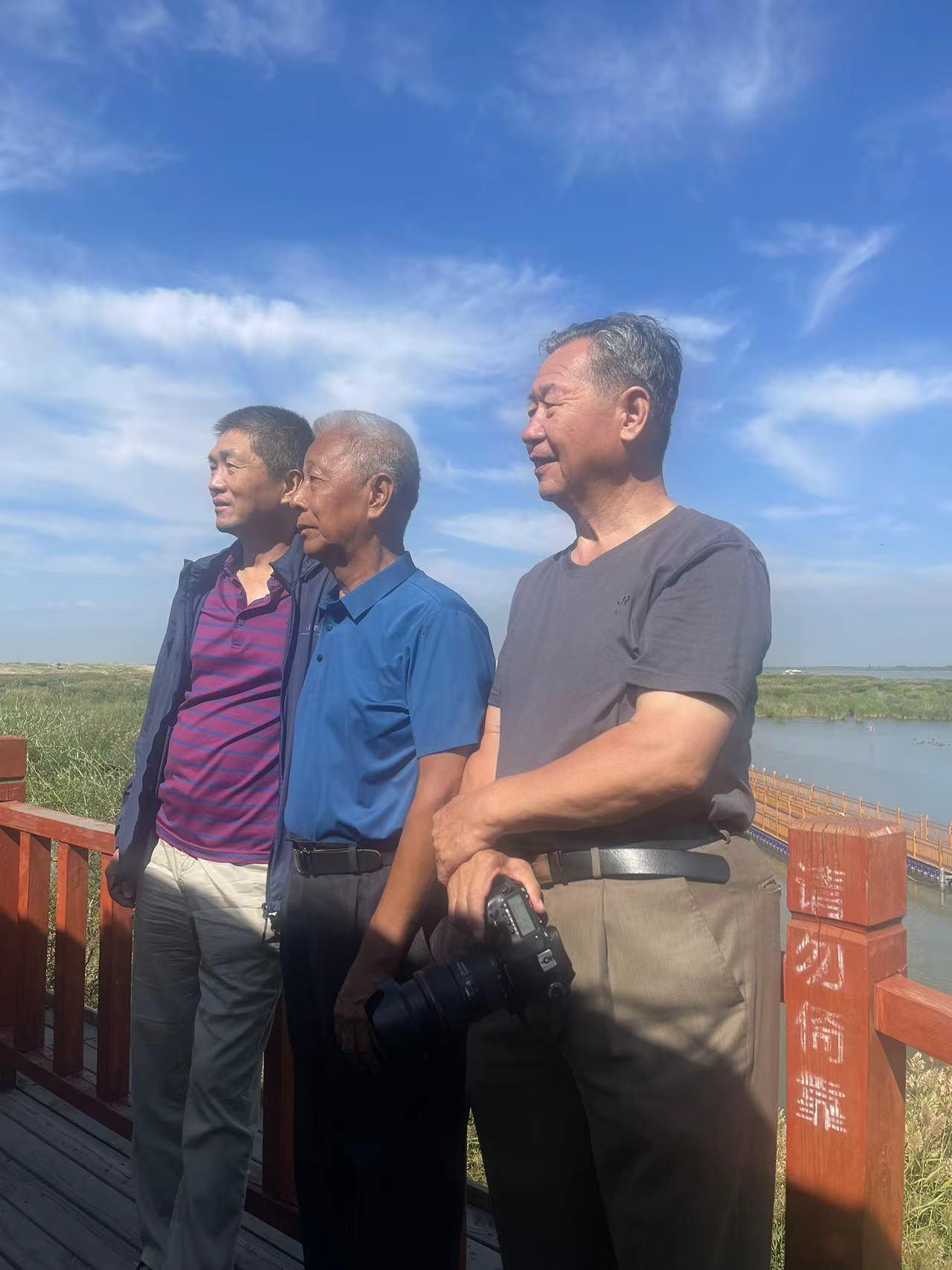 战友相聚在银川
