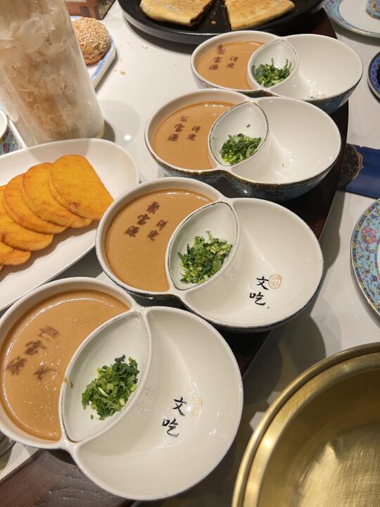 青岛这家铜锅涮肉，吃一口就被拿捏！