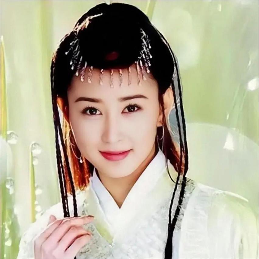 当年，富豪朱兆祥向胡静求婚，胡静说：你大我12岁，我们不合适。朱兆祥掏出一张卡，