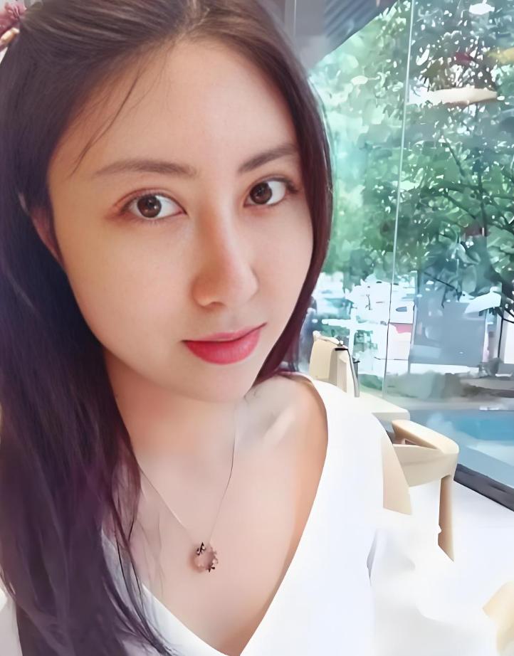 贾浅浅学术风波终于尘埃落定，其硕士学位被撤销，高校教师资格、副教授职称全部取消，