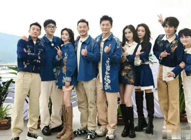 是不是在奔跑吧中请来的男女星身高基本上都差不多呀？[苦涩]  ​ ​​​