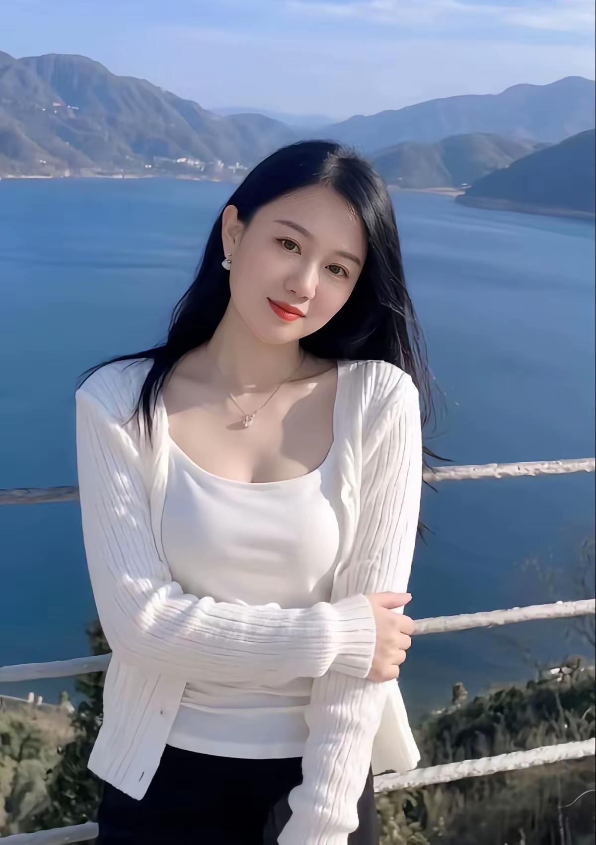 山水映佳人，笑颜如画卷。自然风景图片分享