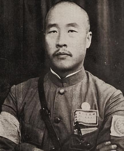 蒋追究韩复榘失守责任时，刘峙假意劝和，拉着韩上了自己的车。不料韩刚坐定，就被摁住