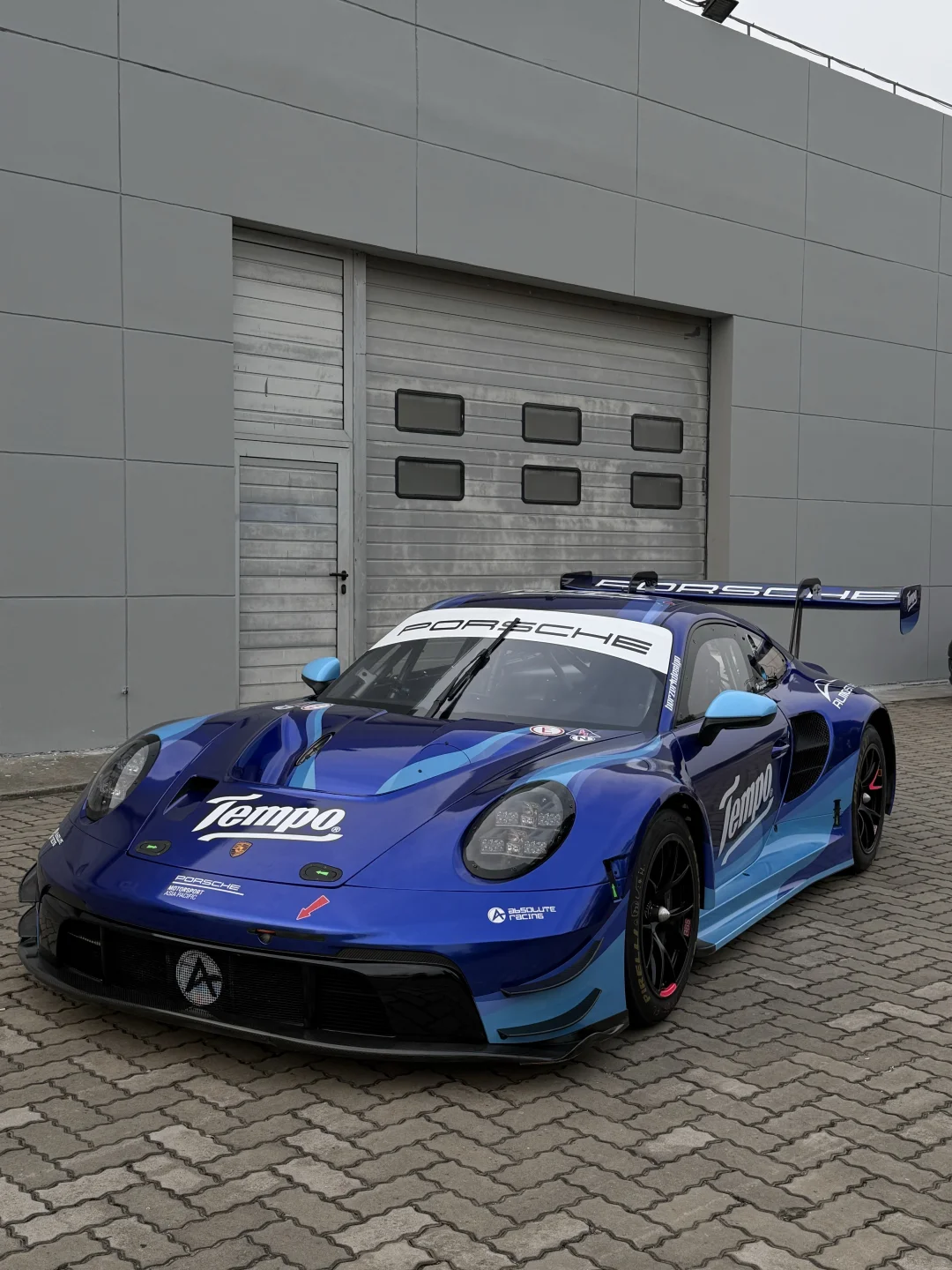 🔵偶遇一辆“会跑的得宝纸巾”，太酷了