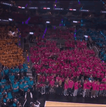 马刺主场足够炫！有球迷们的加持，半场结束，马刺领先开拓者10分，文班亚马21分，