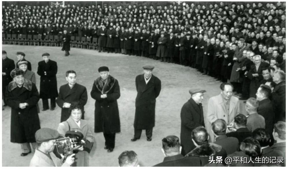 1963年3月，毛主席、周总理、朱委员长等党和国家领导人接见参加全国农业科学技术