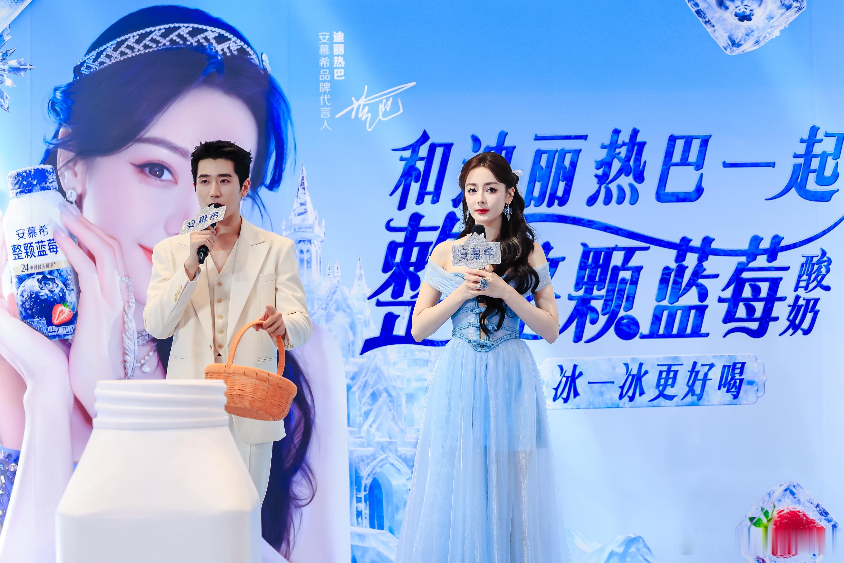 迪丽热巴蓝裙公主 蓝裙公主迪丽热巴线下状态绝了！西安安慕希活动一身淡蓝纱裙仙气拉