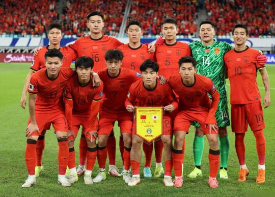 媒体人力挺国足拿高薪：国脚干了傻子干的事