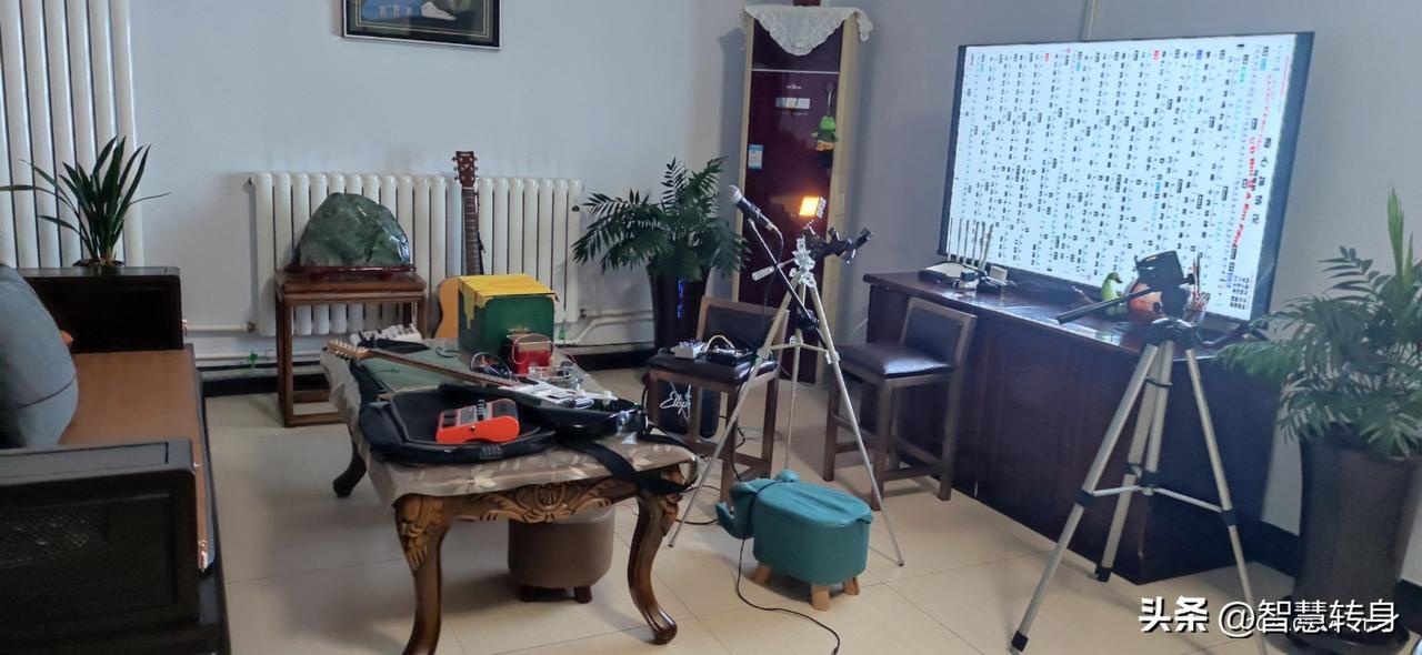 马邦德说吃着火锅唱着歌就把钱挣了，这主意不错，2026搞起[呲牙][呲牙][呲牙