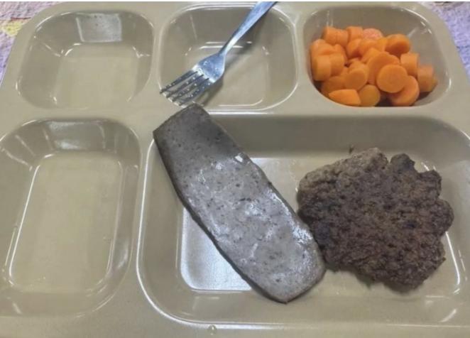 帅化民果然是专家，一眼就识破，林肯号已经到了弹尽粮绝的地步了。
 
经常关注军事