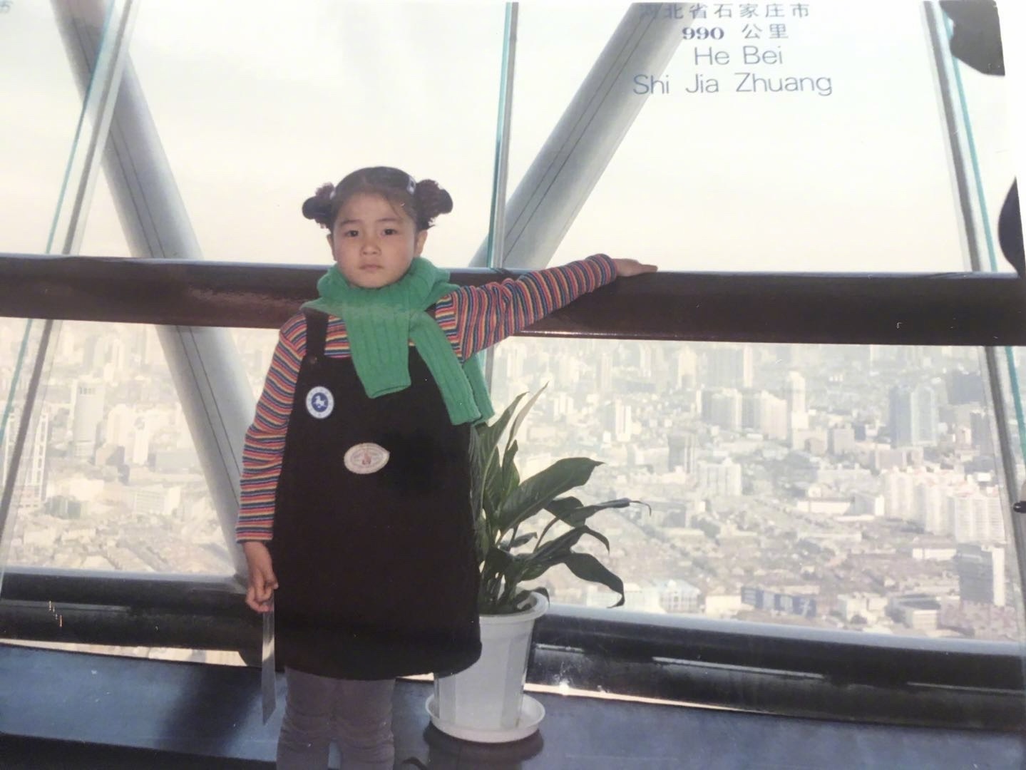 怎么看都像围了个毛衣条纹元素重度依赖原来从小就开始了往这一站跟个小领导似的[aw