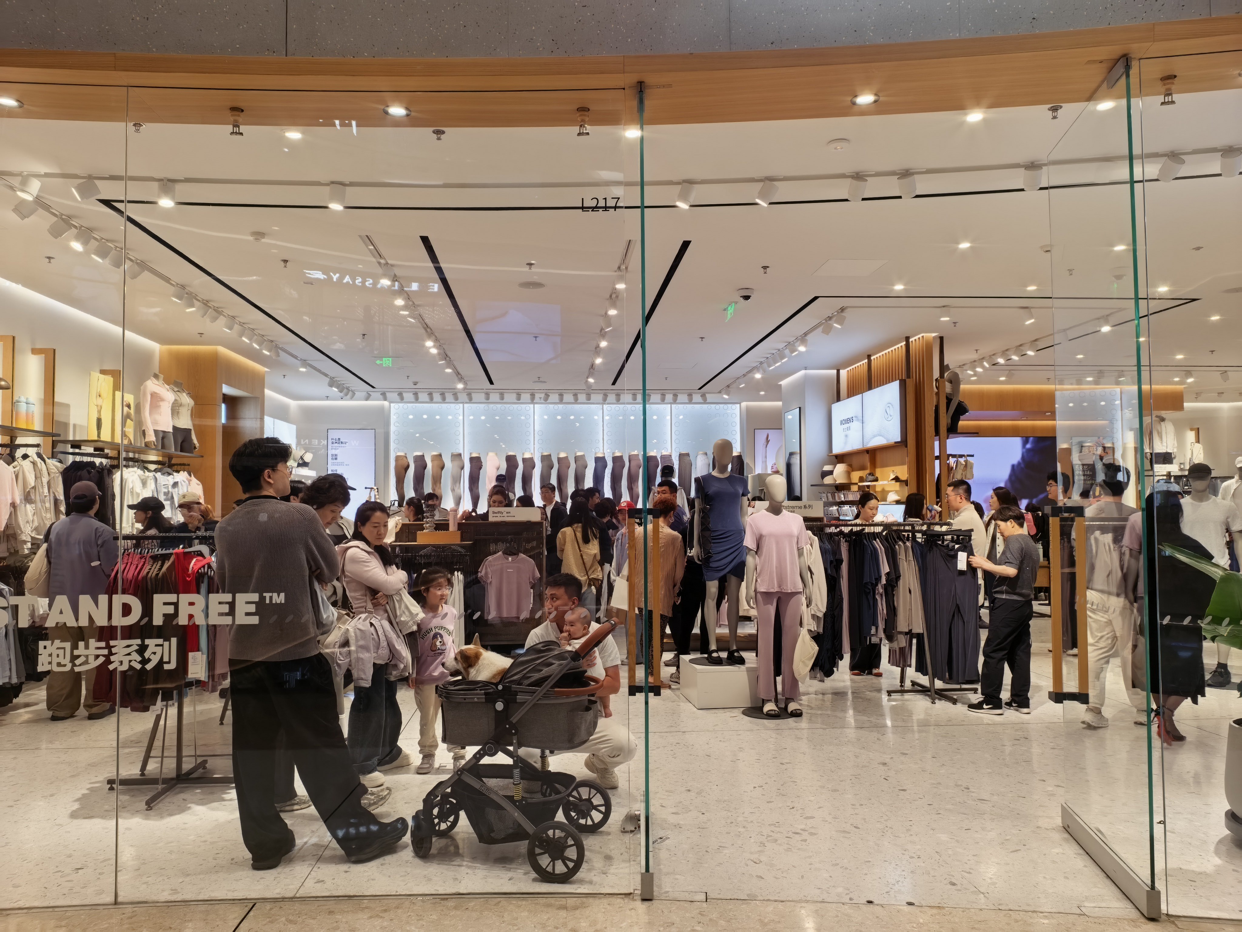 lululemon怎么还是那么多人，他们家衣服格外好穿吗？