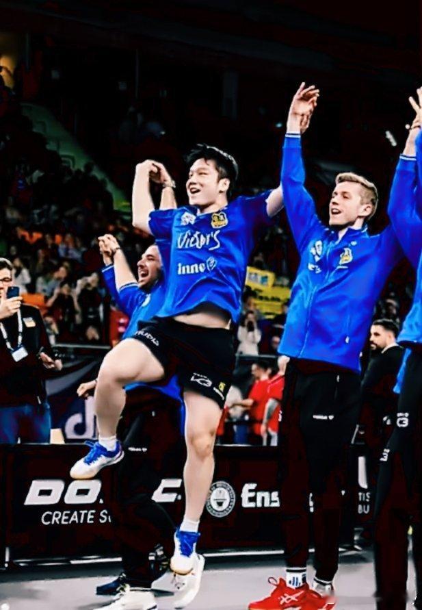 单日四战全胜，决赛更是未失一局，统治级的表现。祝贺樊振东帮助球队豪夺德国杯冠军，