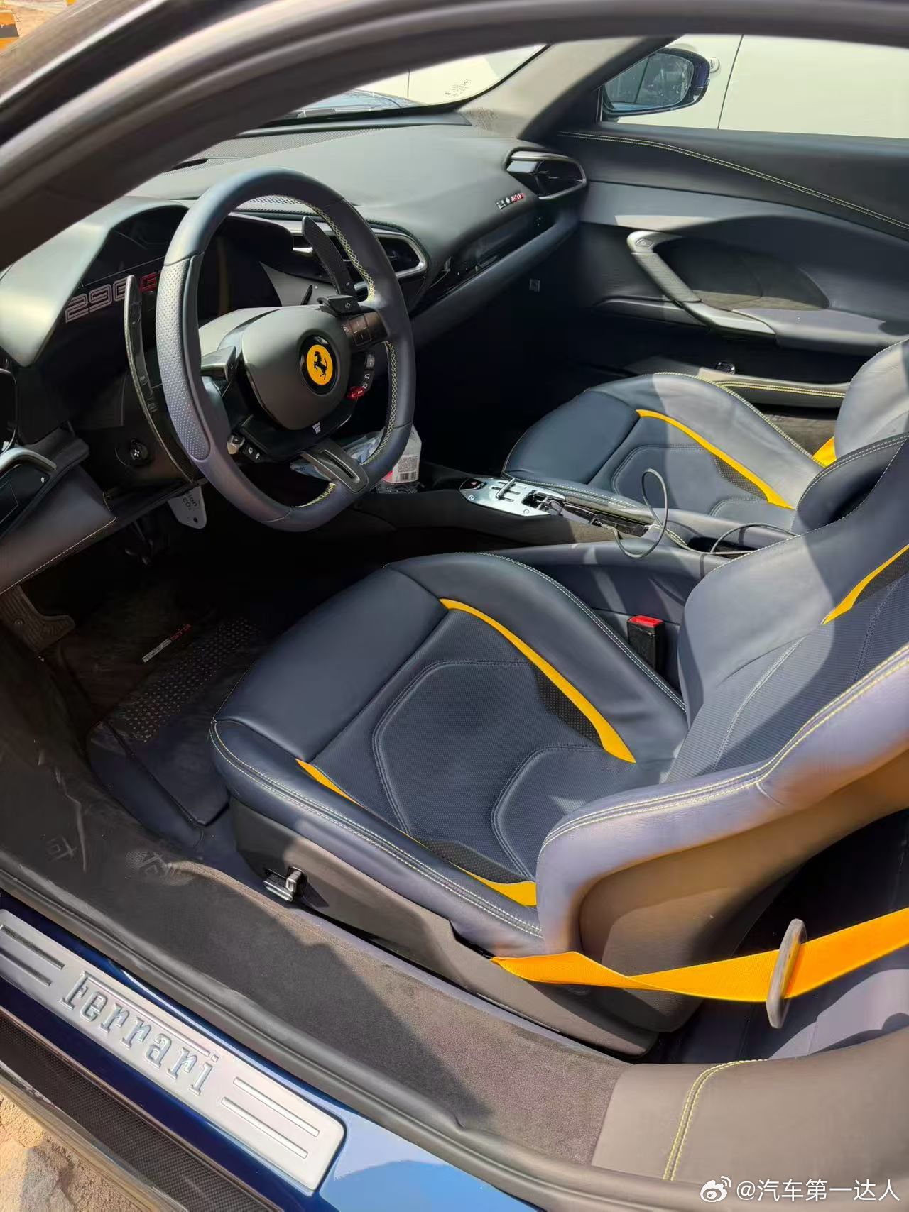 法拉利296GTB，选配73万，高定版配色，xpel车衣 碳纤维外观 ➕高配轮毂