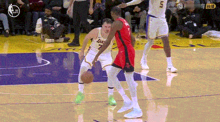 杜兰特今天挺高效，打爽了。杜兰特