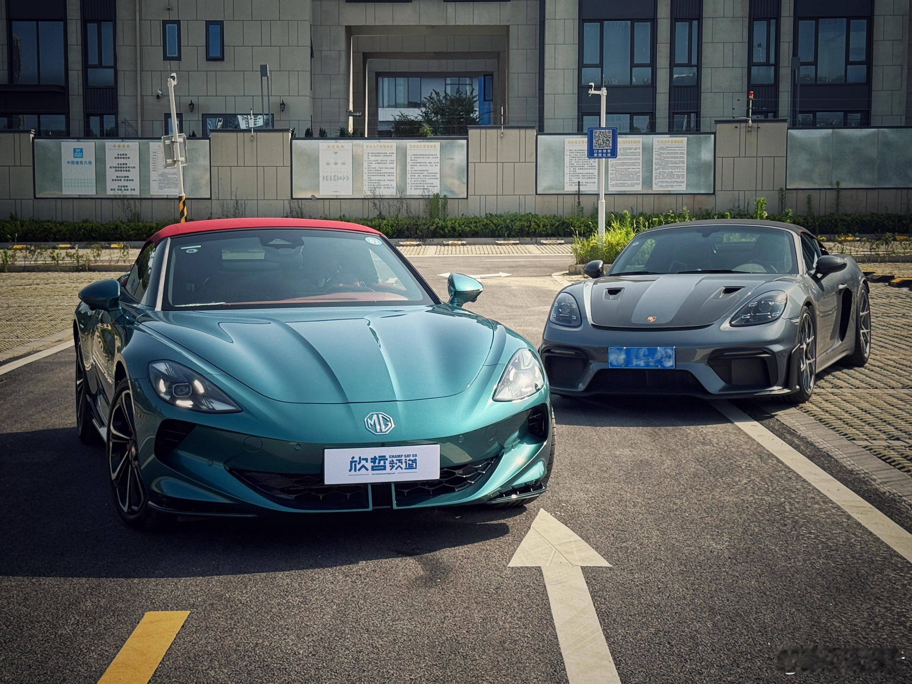 开保时捷的Roadster来看看同事正在拍摄的赛博Roadster[喵喵]欣哲频